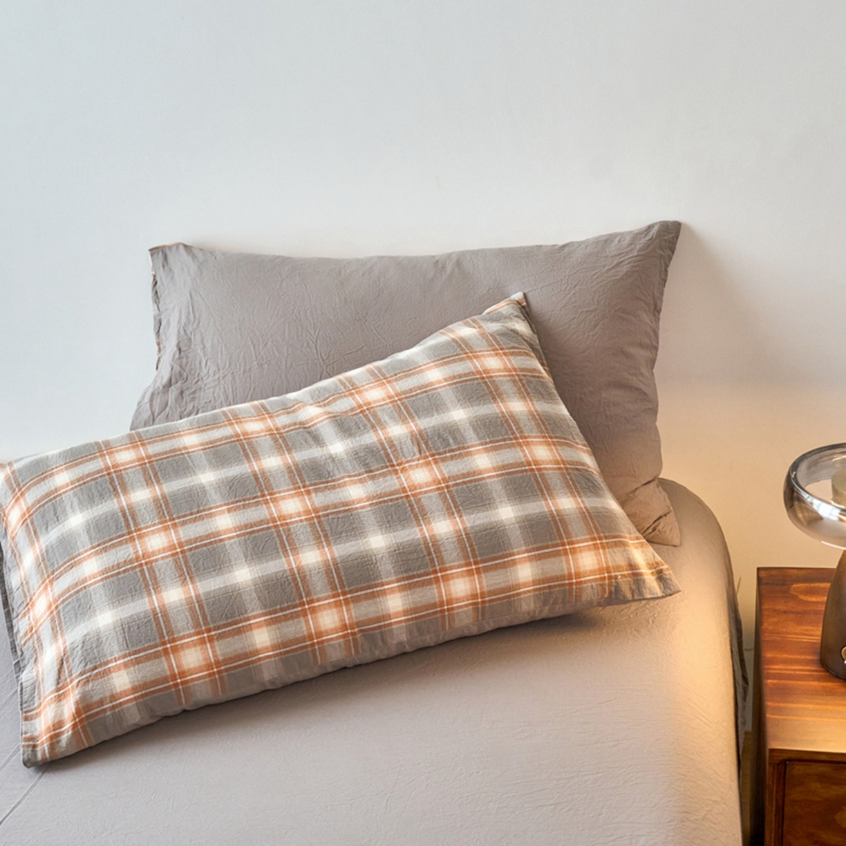 91家纺网 家纺一手货源 找家纺 春皖家纺 2026春夏新款全棉水洗棉单枕套枕套单件单品枕套 栗木-咖格