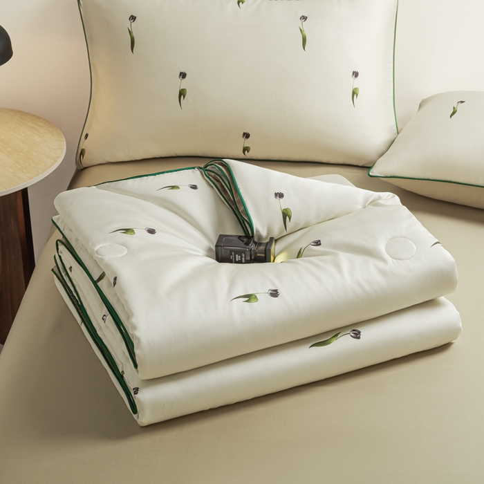 91家纺网 家纺一手货源 找家纺 爱彼家纺 2026新款冰丝印花夏被四件套滚边设计款冰丝空调被印花单夏被-系列一 奶杏郁金香