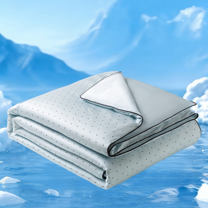 91家纺网 家纺一手货源 找家纺 爱彼家纺 2026新款冰丝印花夏被四件套滚边设计款冰丝空调被印花单夏被-系列一 青雾波点