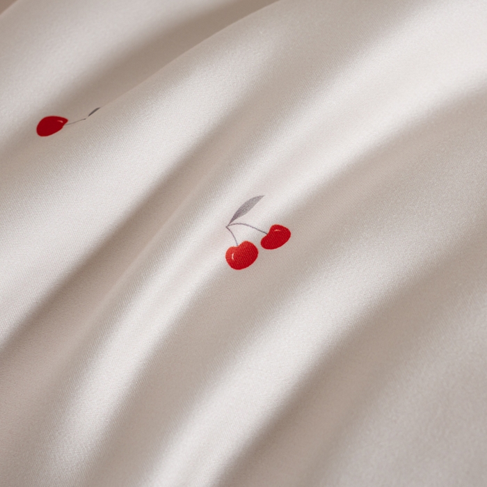 91家纺网 家纺一手货源 找家纺 爱彼家纺 2026新款冰丝印花夏被四件套滚边设计款冰丝空调被印花单夏被-系列一 甜粉小樱桃