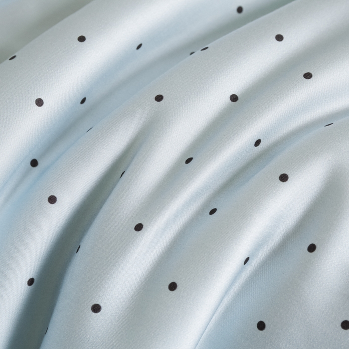 91家纺网 家纺一手货源 找家纺 爱彼家纺 2026新款冰丝印花夏被四件套滚边设计款冰丝空调被印花单夏被-系列一 青雾波点