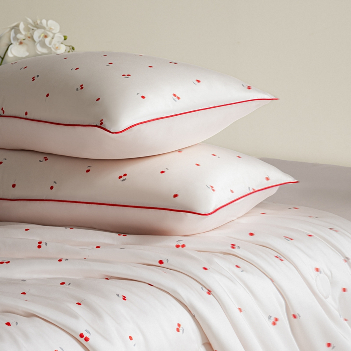 91家纺网 家纺一手货源 找家纺 爱彼家纺 2026新款冰丝印花夏被四件套滚边设计款冰丝空调被印花单夏被-系列一 甜粉小樱桃