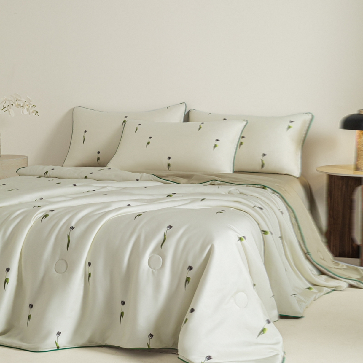 91家纺网 家纺一手货源 找家纺 爱彼家纺 2026新款冰丝印花夏被四件套滚边设计款冰丝空调被印花单夏被-系列一 奶杏郁金香