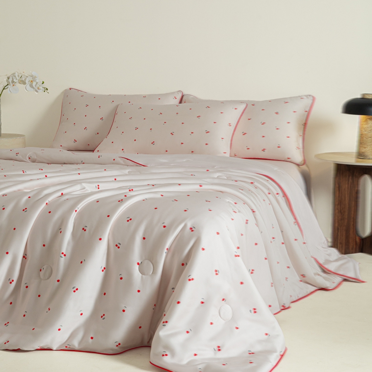 91家纺网 家纺一手货源 找家纺 爱彼家纺 2026新款冰丝印花夏被四件套滚边设计款冰丝空调被印花单夏被-系列一 甜粉小樱桃