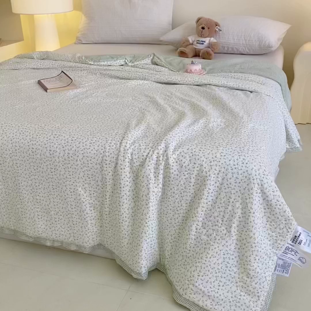 91家纺网 家纺一手货源 找家纺 宇淳国际 2026新款水洗棉荷叶边夏凉被 浅绿云烟