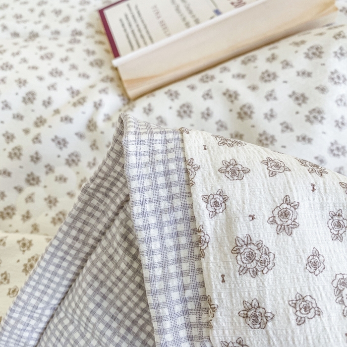 91家纺网 家纺一手货源 找家纺 宇淳国际 2026新款水洗棉荷叶边夏凉被 田园碎梦