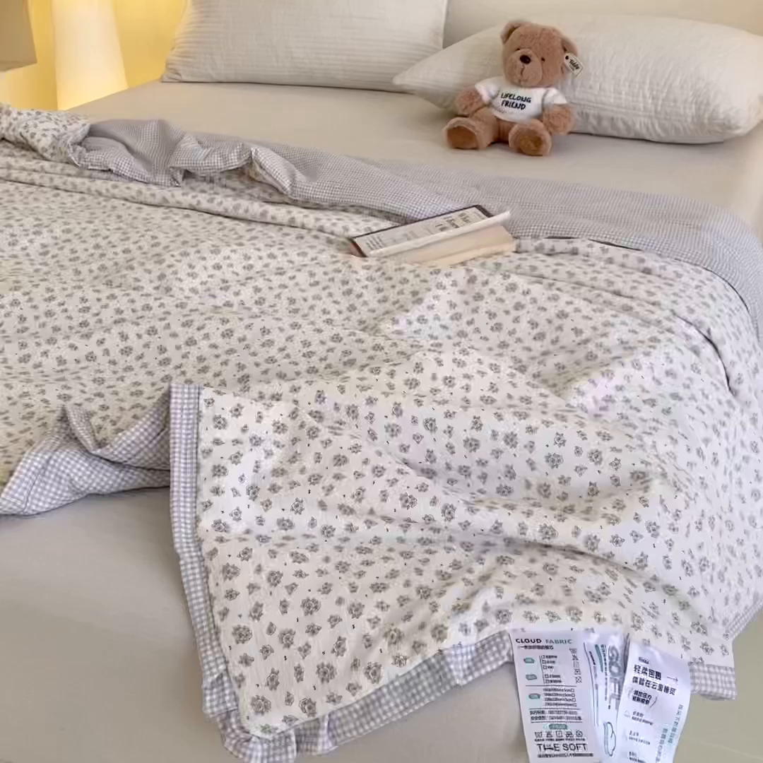 91家纺网 家纺一手货源 找家纺 宇淳国际 2026新款水洗棉荷叶边夏凉被 田园碎梦