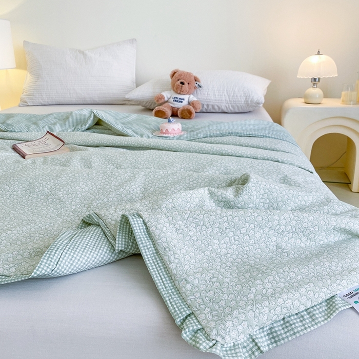 91家纺网 家纺一手货源 找家纺 宇淳国际 2026新款水洗棉荷叶边夏凉被 叶影青踪