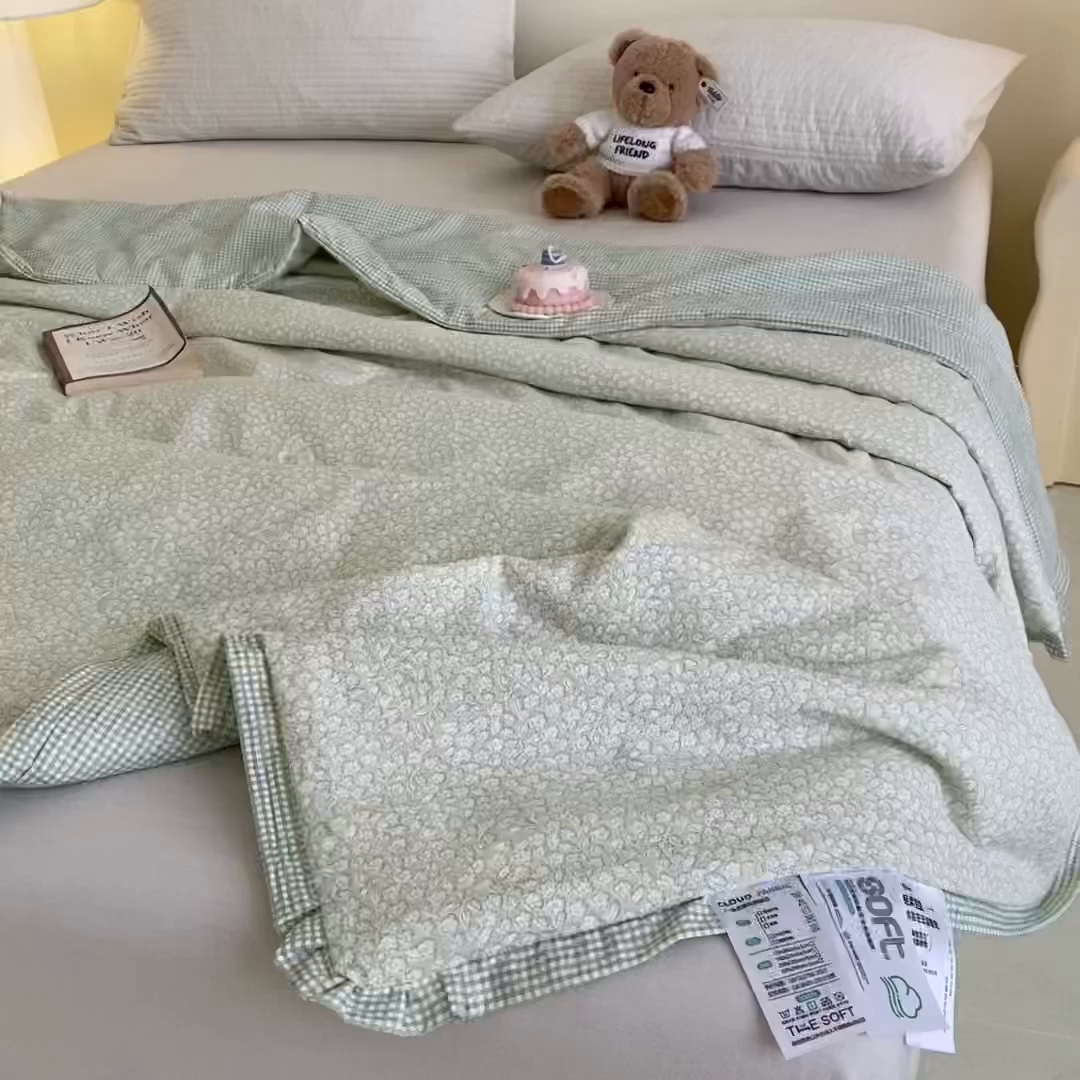 91家纺网 家纺一手货源 找家纺 宇淳国际 2026新款水洗棉荷叶边夏凉被 叶影青踪