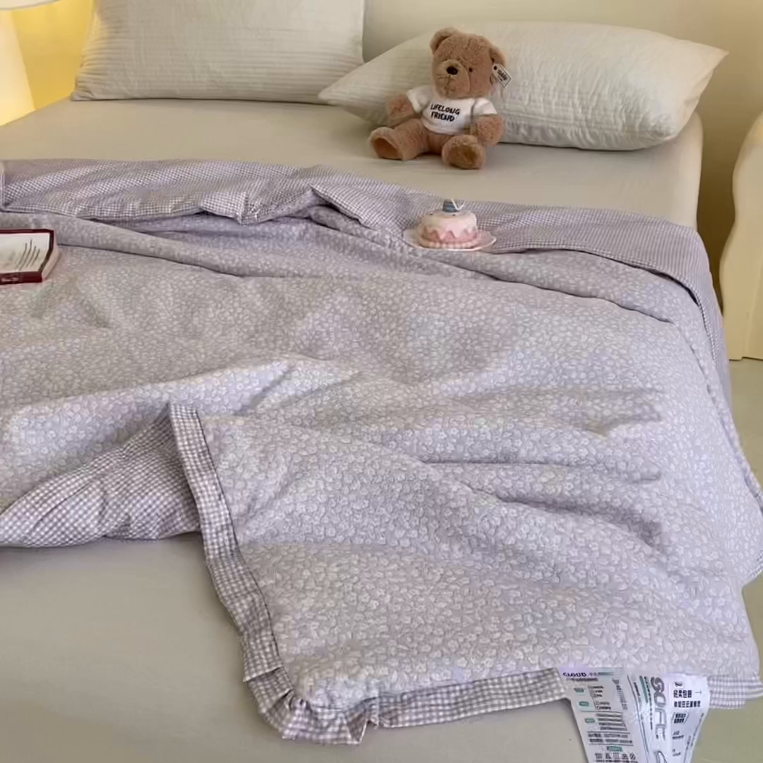 91家纺网 家纺一手货源 找家纺 宇淳国际 2026新款水洗棉荷叶边夏凉被 紫赯碎梦