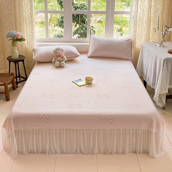 91家纺网 家纺一手货源 找家纺 （总）悦织湾家纺 2026新款提花凉豆豆凉席三件套夏季3D豆豆席冰爽席子床裙款蝴蝶结小熊系列