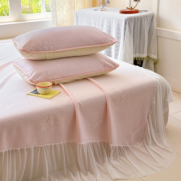 91家纺网 家纺一手货源 找家纺 （总）悦织湾家纺 2026新款提花凉豆豆凉席三件套夏季3D豆豆席冰爽席子床裙款蝴蝶结小熊系列