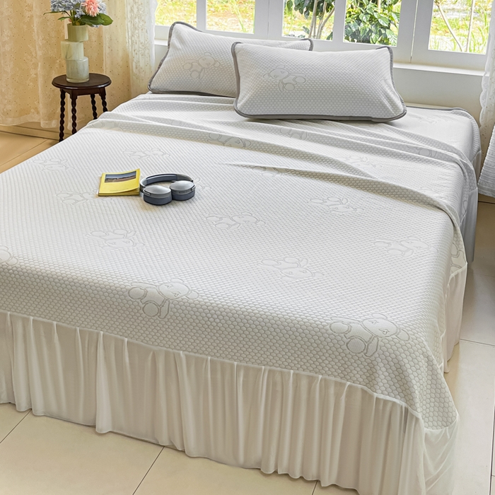 91家纺网 家纺一手货源 找家纺 悦织湾家纺 2026新款提花凉豆豆凉席三件套夏季3D豆豆席冰爽席子床裙款蝴蝶结小熊系列 床裙款-暴力熊灰