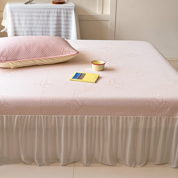 91家纺网 家纺一手货源 找家纺 悦织湾家纺 2026新款提花凉豆豆凉席三件套夏季3D豆豆席冰爽席子床裙款蝴蝶结小熊系列 床裙款-暴力熊粉