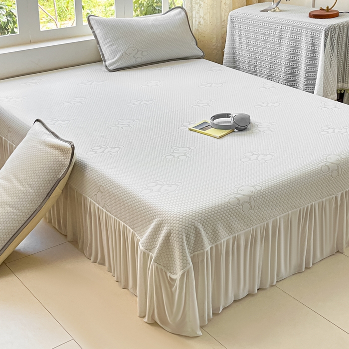 91家纺网 家纺一手货源 找家纺 悦织湾家纺 2026新款提花凉豆豆凉席三件套夏季3D豆豆席冰爽席子床裙款蝴蝶结小熊系列 床裙款-暴力熊灰