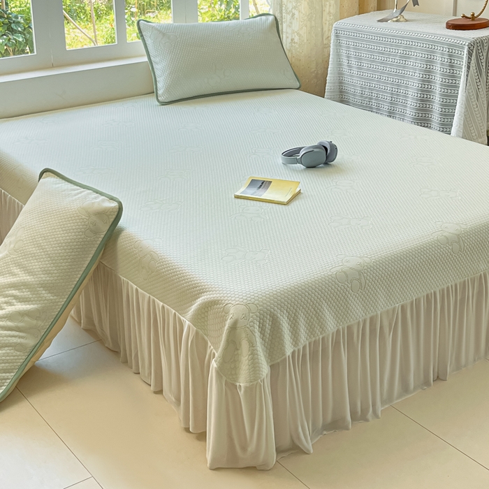 91家纺网 家纺一手货源 找家纺 悦织湾家纺 2026新款提花凉豆豆凉席三件套夏季3D豆豆席冰爽席子床裙款蝴蝶结小熊系列 床裙款-暴力熊绿