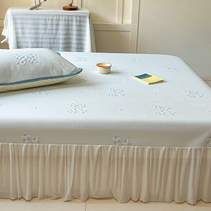 91家纺网 家纺一手货源 找家纺 悦织湾家纺 2026新款提花凉豆豆凉席三件套夏季3D豆豆席冰爽席子床裙款蝴蝶结小熊系列 床裙款-蝴蝶结蓝