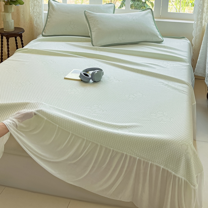 91家纺网 家纺一手货源 找家纺 悦织湾家纺 2026新款提花凉豆豆凉席三件套夏季3D豆豆席冰爽席子床裙款蝴蝶结小熊系列 床裙款-暴力熊绿