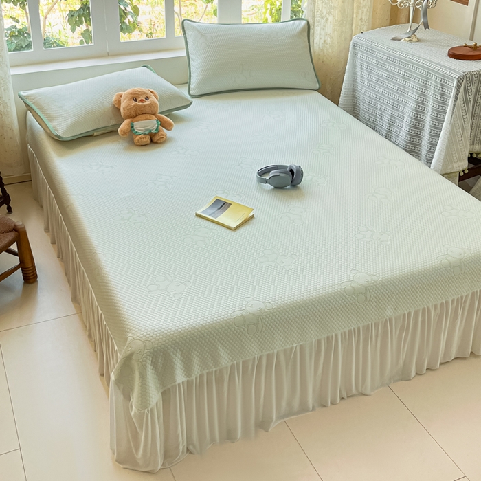 91家纺网 家纺一手货源 找家纺 悦织湾家纺 2026新款提花凉豆豆凉席三件套夏季3D豆豆席冰爽席子床裙款蝴蝶结小熊系列 床裙款-暴力熊绿