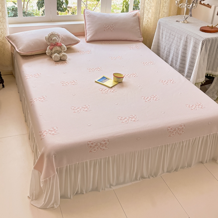 91家纺网 家纺一手货源 找家纺 悦织湾家纺 2026新款提花凉豆豆凉席三件套夏季3D豆豆席冰爽席子床裙款蝴蝶结小熊系列 床裙款-蝴蝶结粉