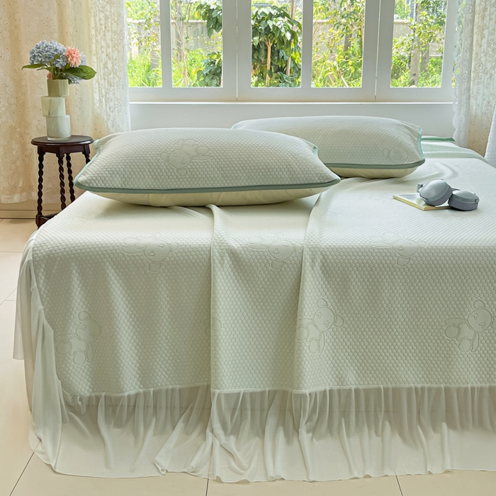 91家纺网 家纺一手货源 找家纺 悦织湾家纺 2026新款提花凉豆豆凉席三件套夏季3D豆豆席冰爽席子床裙款蝴蝶结小熊系列 床裙款-暴力熊绿