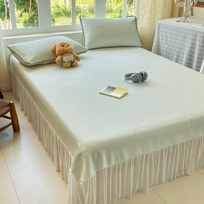 91家纺网 家纺一手货源 找家纺 悦织湾家纺 2026新款提花凉豆豆凉席三件套夏季3D豆豆席冰爽席子床裙款蝴蝶结小熊系列 床裙款-暴力熊绿