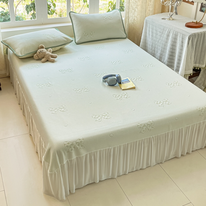 91家纺网 家纺一手货源 找家纺 悦织湾家纺 2026新款提花凉豆豆凉席三件套夏季3D豆豆席冰爽席子床裙款蝴蝶结小熊系列 床裙款-蝴蝶结绿