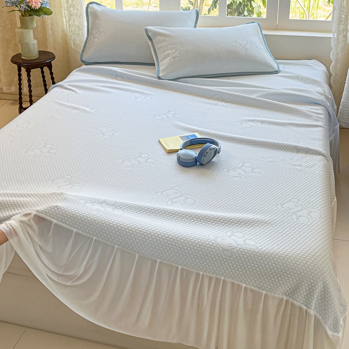 91家纺网 家纺一手货源 找家纺 悦织湾家纺 2026新款提花凉豆豆凉席三件套夏季3D豆豆席冰爽席子床裙款蝴蝶结小熊系列 床裙款-暴力熊蓝