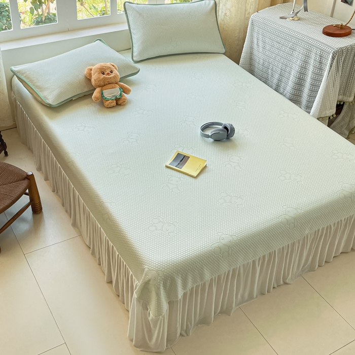 91家纺网 家纺一手货源 找家纺 悦织湾家纺 2026新款提花凉豆豆凉席三件套夏季3D豆豆席冰爽席子床裙款蝴蝶结小熊系列 床裙款-暴力熊绿