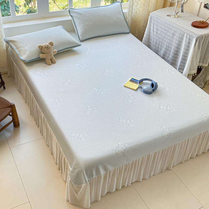 91家纺网 家纺一手货源 找家纺 悦织湾家纺 2026新款提花凉豆豆凉席三件套夏季3D豆豆席冰爽席子床裙款蝴蝶结小熊系列 床裙款-暴力熊蓝