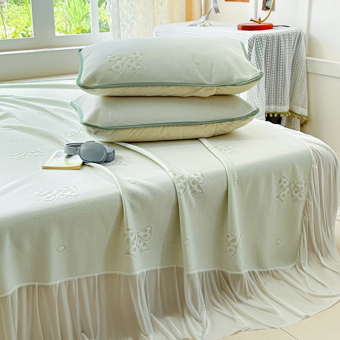 91家纺网 家纺一手货源 找家纺 悦织湾家纺 2026新款提花凉豆豆凉席三件套夏季3D豆豆席冰爽席子床裙款蝴蝶结小熊系列 床裙款-蝴蝶结绿