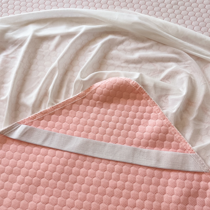 91家纺网 家纺一手货源 找家纺 悦织湾家纺 2026新款提花凉豆豆凉席三件套夏季3D豆豆席冰爽席子床裙款蝴蝶结小熊系列 床裙款-暴力熊粉