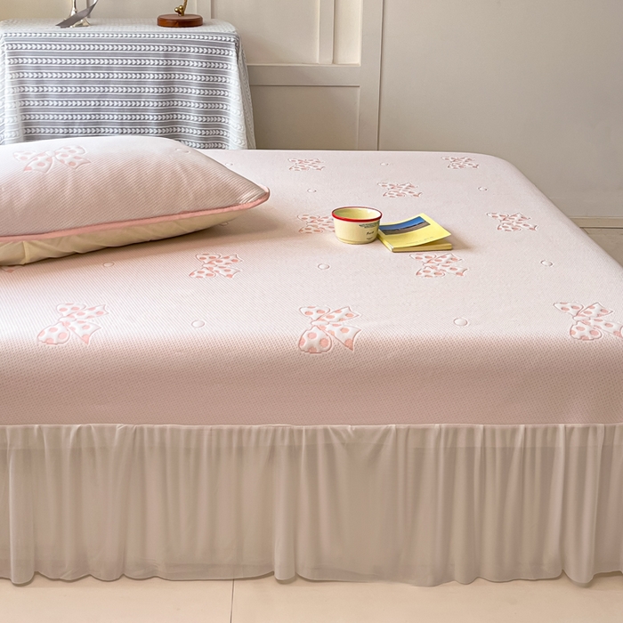 91家纺网 家纺一手货源 找家纺 悦织湾家纺 2026新款提花凉豆豆凉席三件套夏季3D豆豆席冰爽席子床裙款蝴蝶结小熊系列 床裙款-蝴蝶结粉