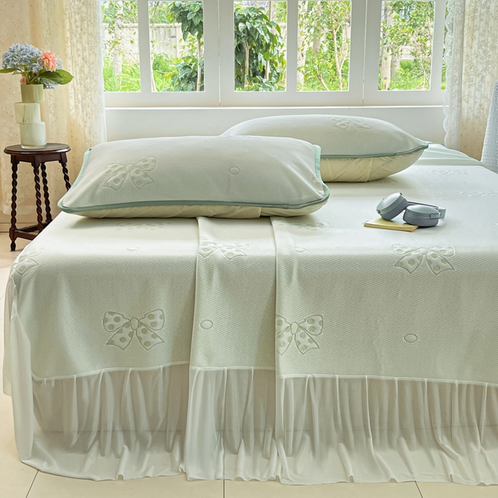 91家纺网 家纺一手货源 找家纺 悦织湾家纺 2026新款提花凉豆豆凉席三件套夏季3D豆豆席冰爽席子床裙款蝴蝶结小熊系列 床裙款-蝴蝶结绿