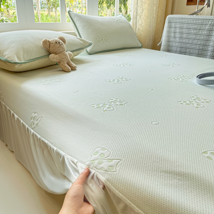 91家纺网 家纺一手货源 找家纺 悦织湾家纺 2026新款提花凉豆豆凉席三件套夏季3D豆豆席冰爽席子床裙款蝴蝶结小熊系列 床裙款-蝴蝶结绿