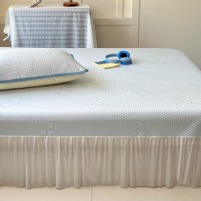 91家纺网 家纺一手货源 找家纺 悦织湾家纺 2026新款提花凉豆豆凉席三件套夏季3D豆豆席冰爽席子床裙款蝴蝶结小熊系列 床裙款-暴力熊蓝