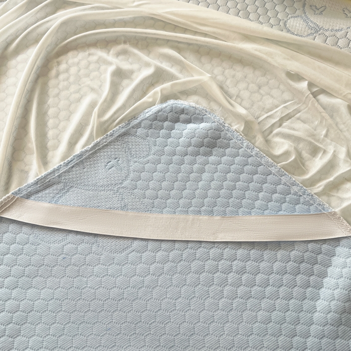 91家纺网 家纺一手货源 找家纺 悦织湾家纺 2026新款提花凉豆豆凉席三件套夏季3D豆豆席冰爽席子床裙款蝴蝶结小熊系列 床裙款-暴力熊蓝