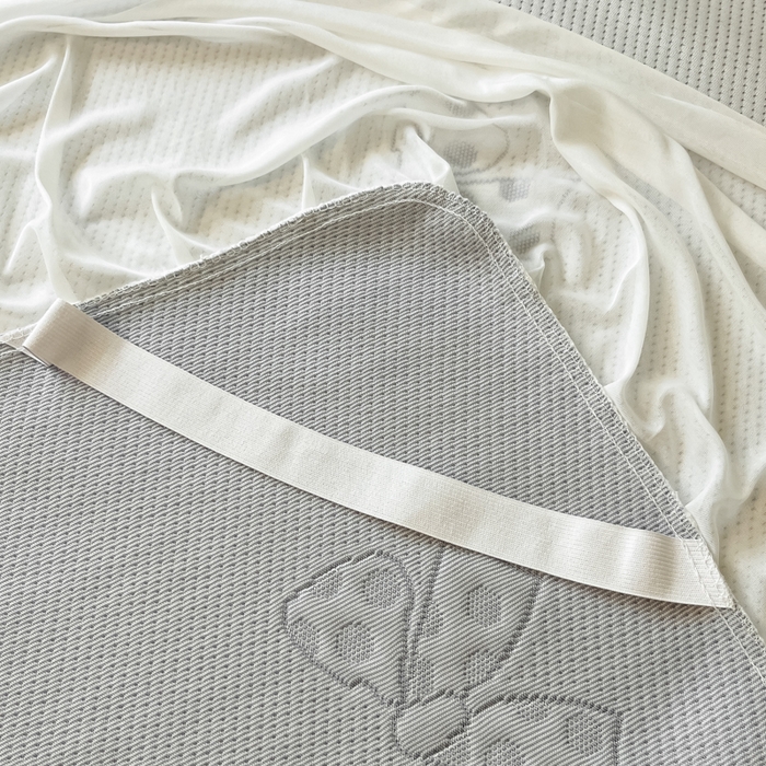 91家纺网 家纺一手货源 找家纺 悦织湾家纺 2026新款提花凉豆豆凉席三件套夏季3D豆豆席冰爽席子床裙款蝴蝶结小熊系列 床裙款-蝴蝶结灰