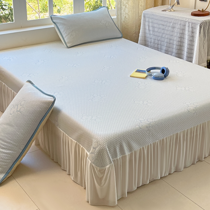 91家纺网 家纺一手货源 找家纺 悦织湾家纺 2026新款提花凉豆豆凉席三件套夏季3D豆豆席冰爽席子床裙款蝴蝶结小熊系列 床裙款-暴力熊蓝