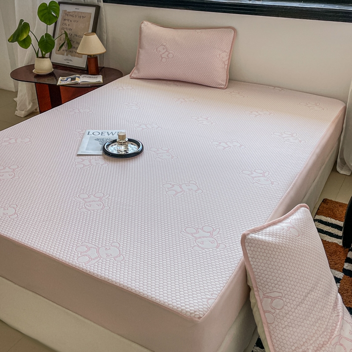 91家纺网 家纺一手货源 找家纺 悦织湾家纺 2026新款提花凉豆豆凉席三件套夏季3D豆豆席冰爽席子床笠款蝴蝶结小熊系列 暴力熊粉