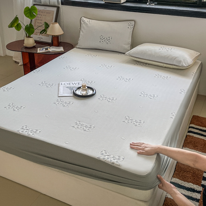 91家纺网 家纺一手货源 找家纺 悦织湾家纺 2026新款提花凉豆豆凉席三件套夏季3D豆豆席冰爽席子床笠款蝴蝶结小熊系列 蝴蝶结灰