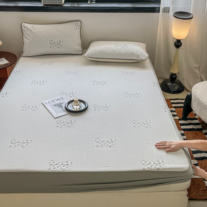 91家纺网 家纺一手货源 找家纺 悦织湾家纺 2026新款提花凉豆豆凉席三件套夏季3D豆豆席冰爽席子床笠款蝴蝶结小熊系列 蝴蝶结灰