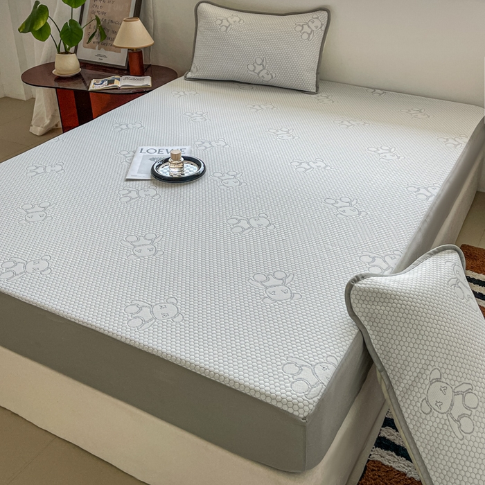 91家纺网 家纺一手货源 找家纺 悦织湾家纺 2026新款提花凉豆豆凉席三件套夏季3D豆豆席冰爽席子床笠款蝴蝶结小熊系列 暴力熊灰