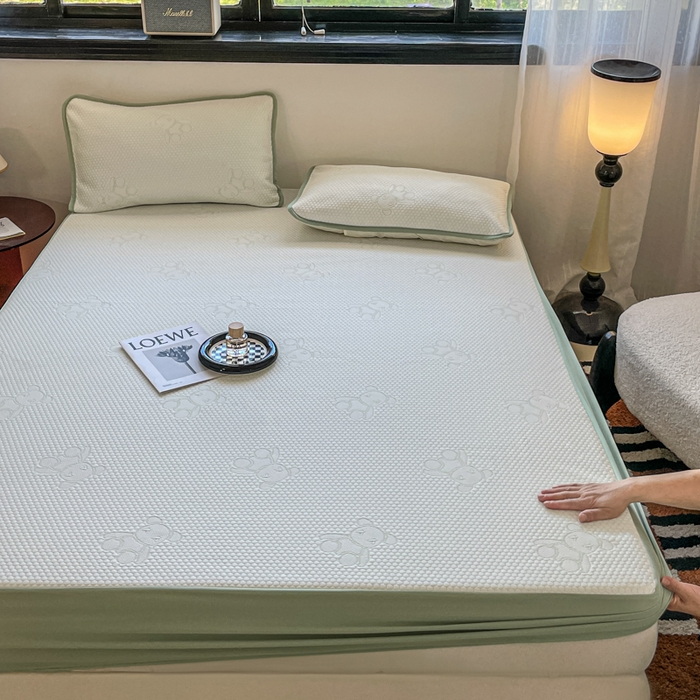 91家纺网 家纺一手货源 找家纺 悦织湾家纺 2026新款提花凉豆豆凉席三件套夏季3D豆豆席冰爽席子床笠款蝴蝶结小熊系列 暴力熊绿