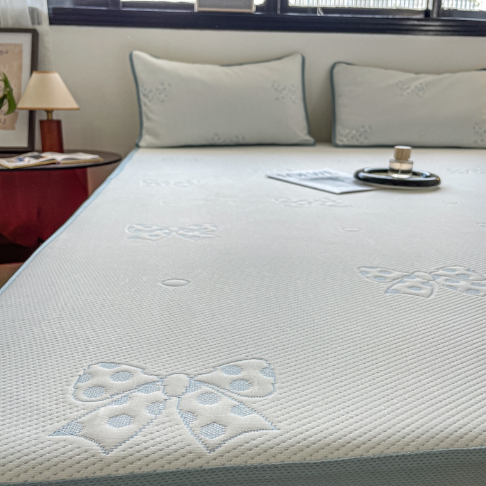 91家纺网 家纺一手货源 找家纺 悦织湾家纺 2026新款提花凉豆豆凉席三件套夏季3D豆豆席冰爽席子床笠款蝴蝶结小熊系列 蝴蝶结蓝