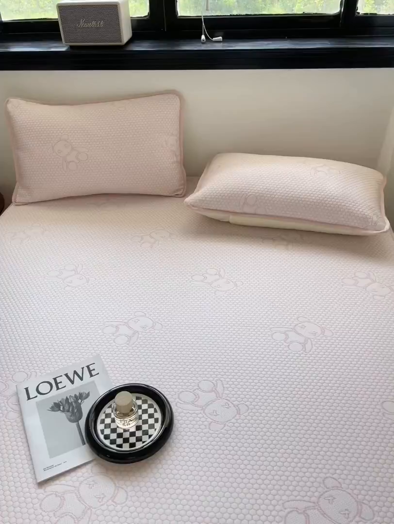 91家纺网 家纺一手货源 找家纺 （总）悦织湾家纺 2026新款提花凉豆豆凉席三件套夏季3D豆豆席冰爽席子床笠款蝴蝶结小熊系列