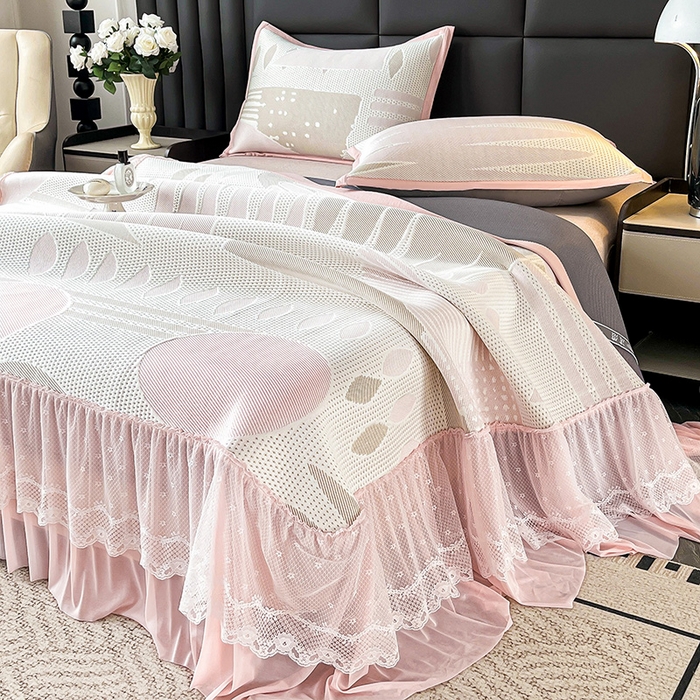 91家纺网 家纺一手货源 找家纺 雅诗帛 2026新款凉感丝PE凉感床裙款凉席三件套-几何系列 几何粉-床裙