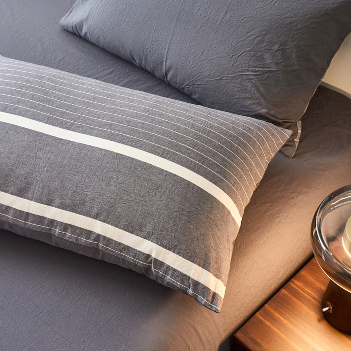 91家纺网 家纺一手货源 找家纺 春皖家纺 2026春夏新款全棉水洗棉单枕套枕套单件单品枕套 素雅-灰条