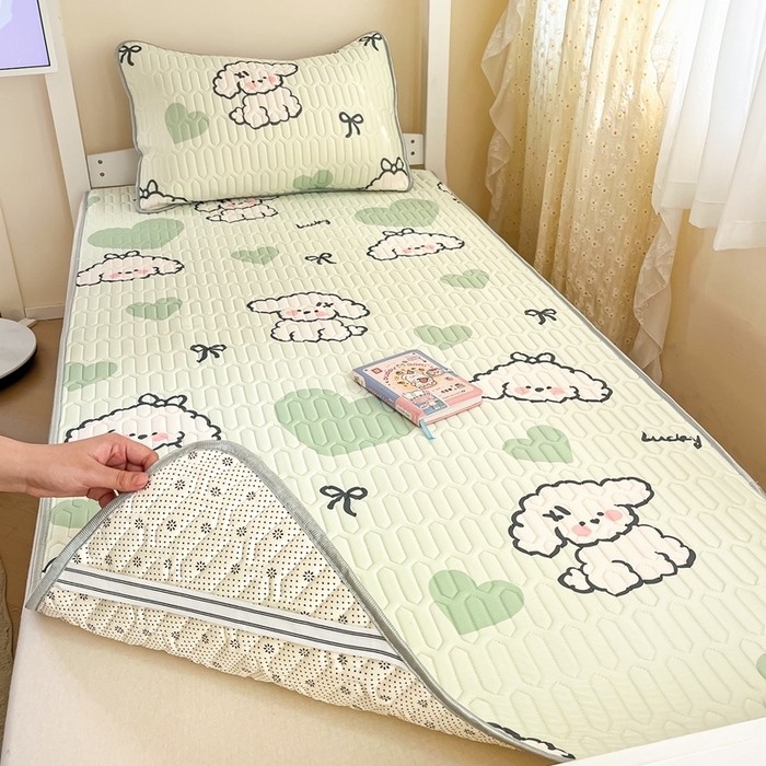 91家纺网 家纺一手货源 找家纺 川悦生活 2026新款大版宿舍凉感丝学生床凉席三件套 啵唧小狗