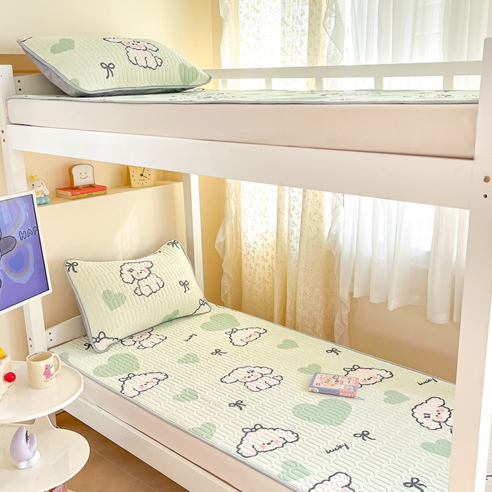 91家纺网 家纺一手货源 找家纺 川悦生活 2026新款大版宿舍凉感丝学生床凉席三件套 啵唧小狗